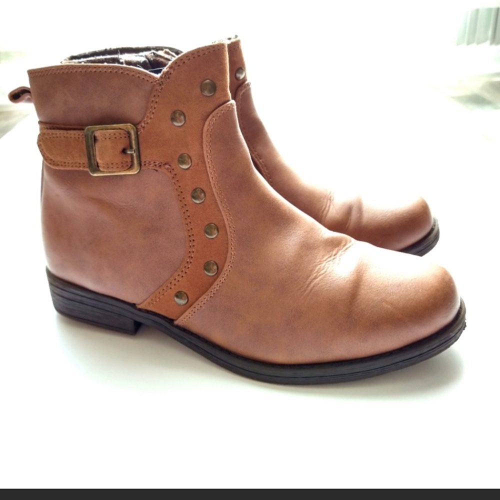 Little girl’s Rachel Brown Boots size 3